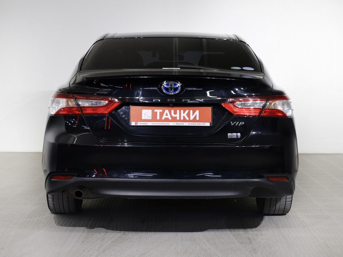 Toyota Camry 2018 - фото автомобиля