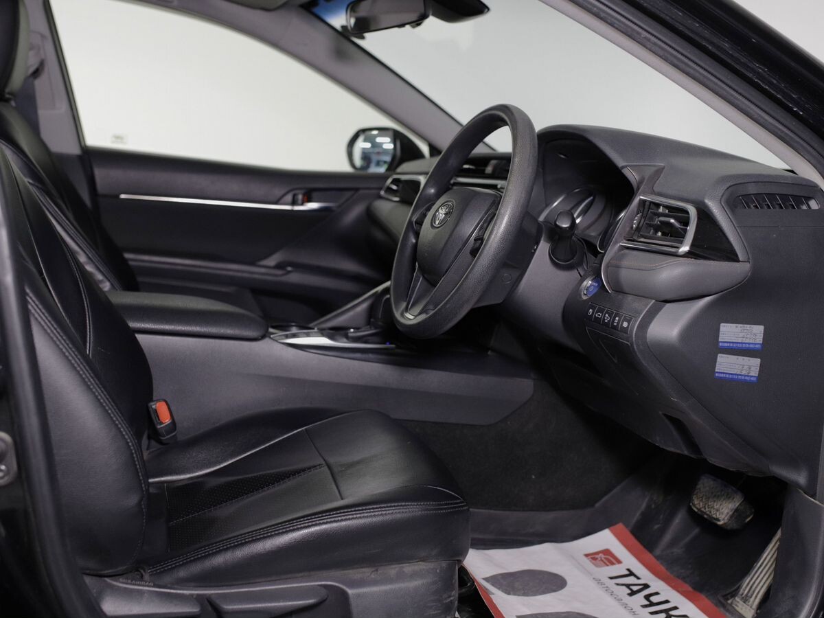 Toyota Camry 2018 - фото автомобиля