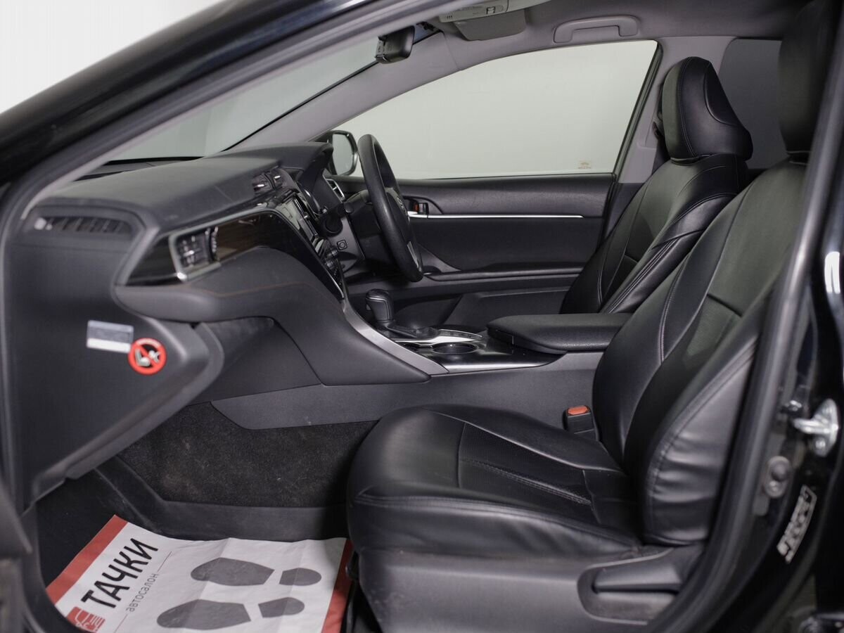 Toyota Camry 2018 - фото автомобиля