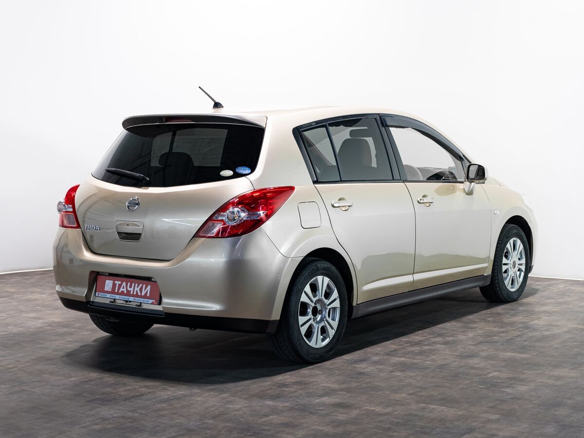 Nissan Tiida 2010 - фото автомобиля