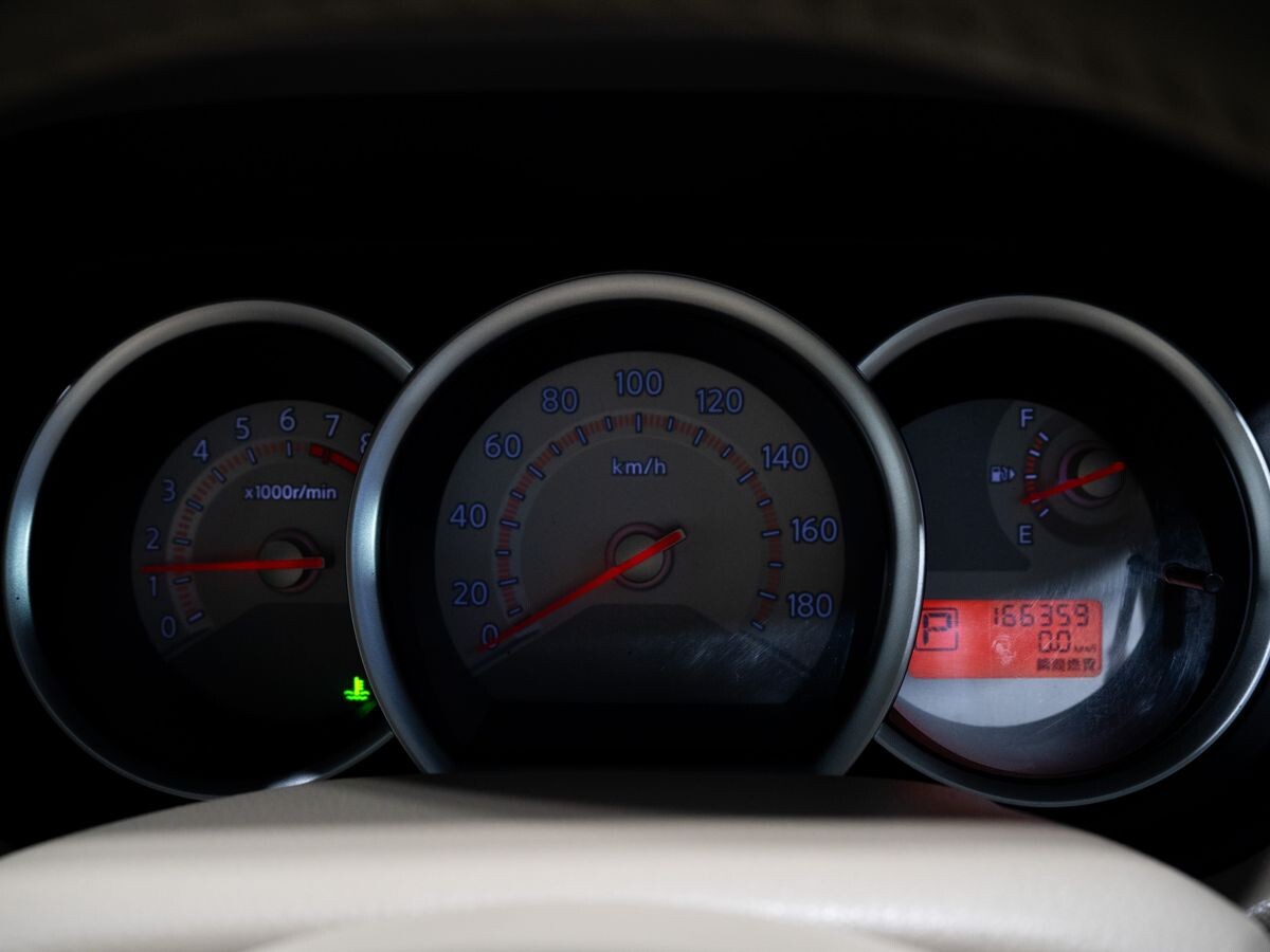 Nissan Tiida 2010 - фото автомобиля