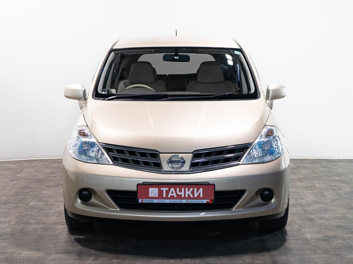 Nissan Tiida 2010 - фото автомобиля