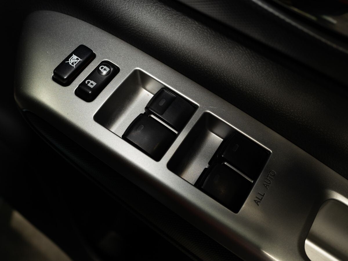 Toyota Wish 2009 - фото автомобиля