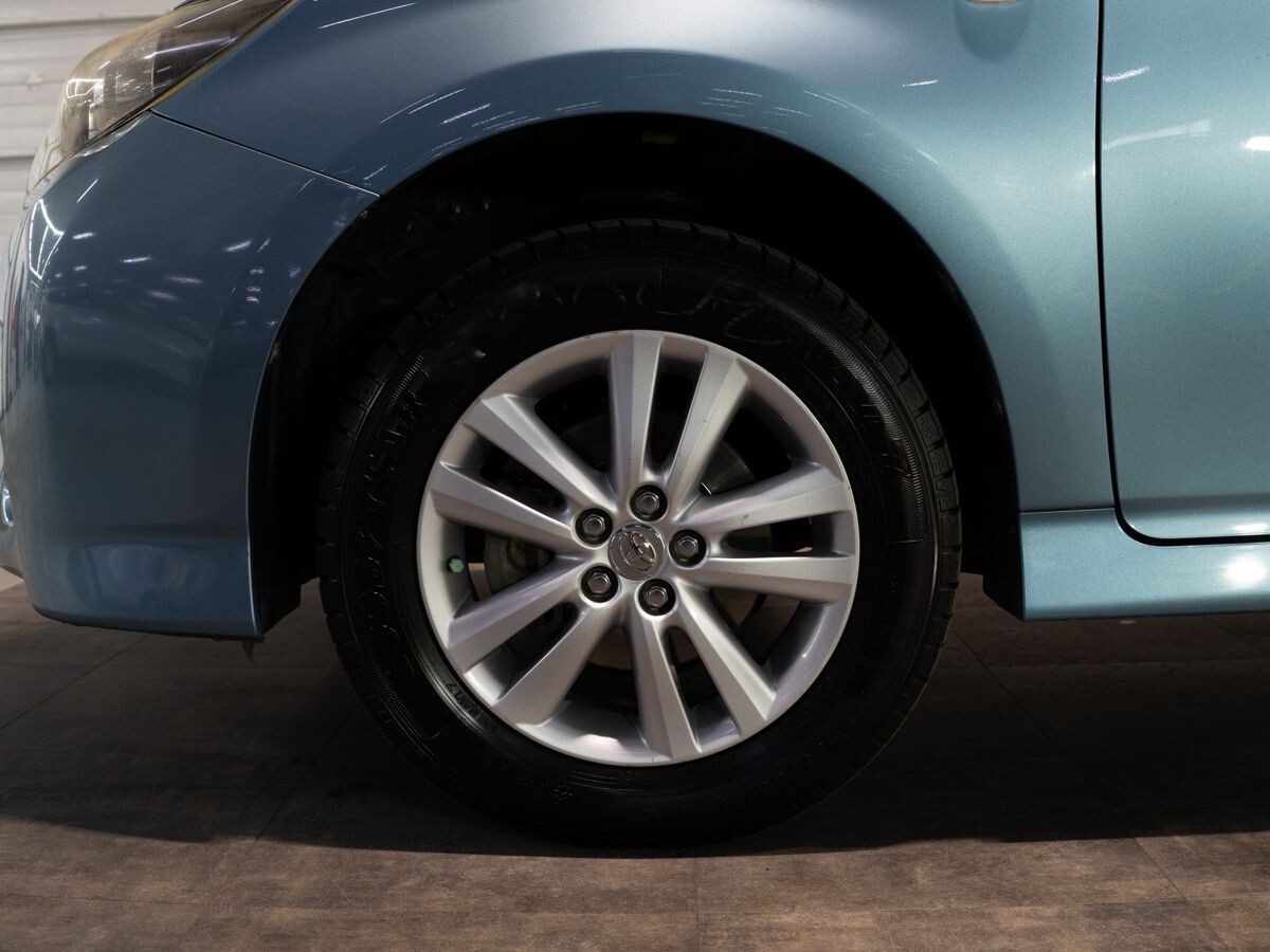 Toyota Wish 2009 - фото автомобиля