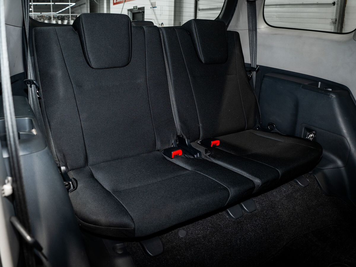 Toyota Wish 2009 - фото автомобиля