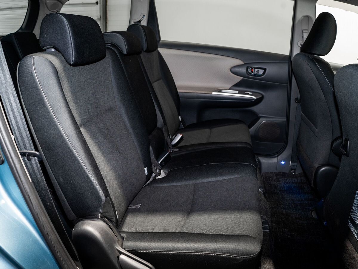 Toyota Wish 2009 - фото автомобиля