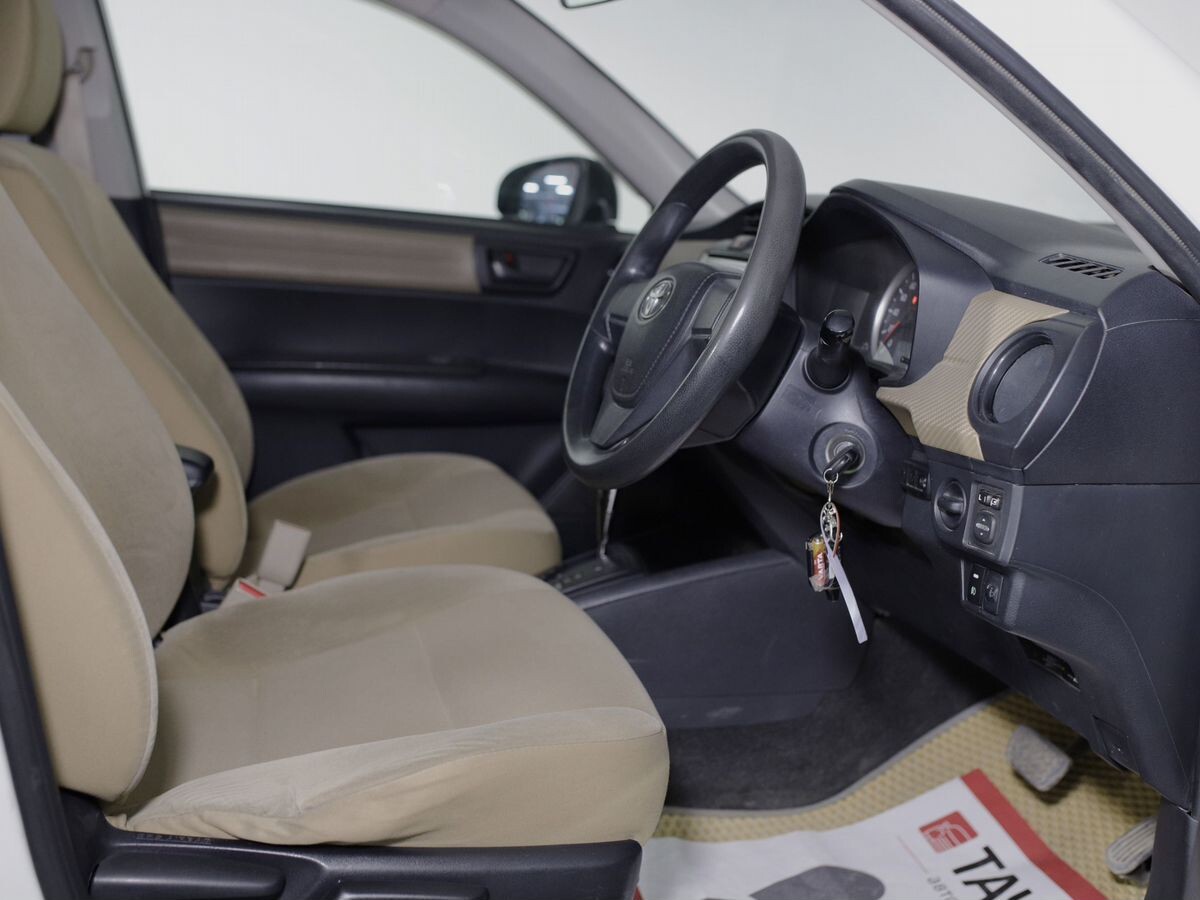 Toyota Corolla 2014 - фото автомобиля