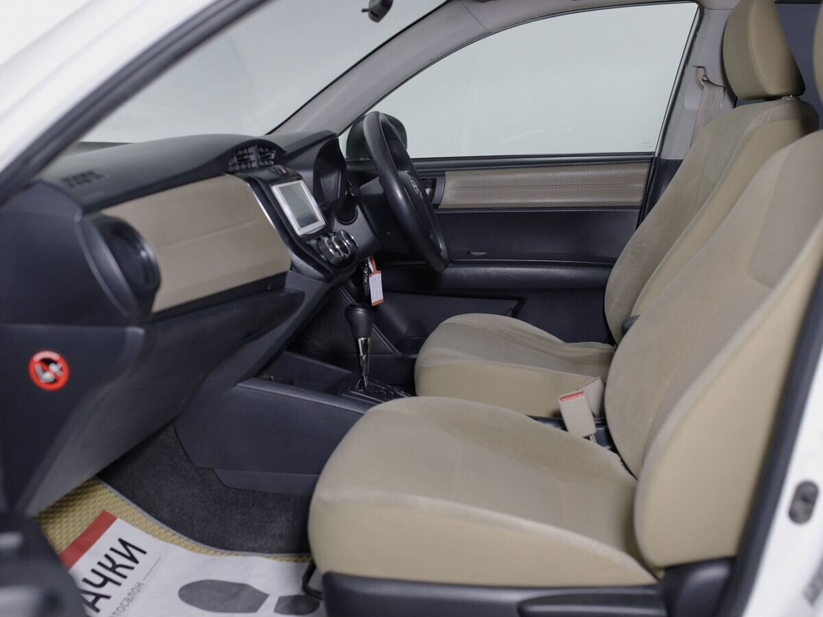 Toyota Corolla 2014 - фото автомобиля