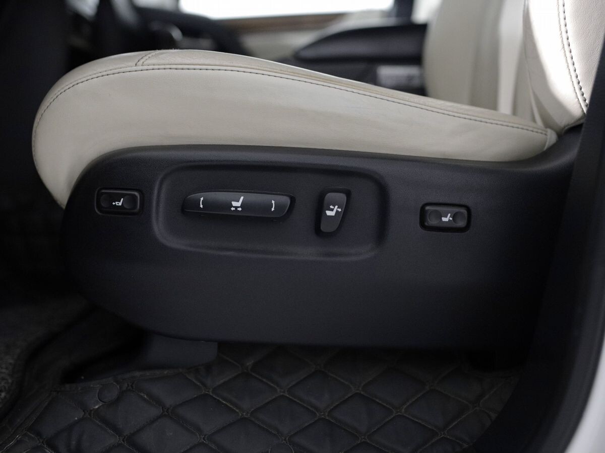 Lexus LX 2016 - фото автомобиля