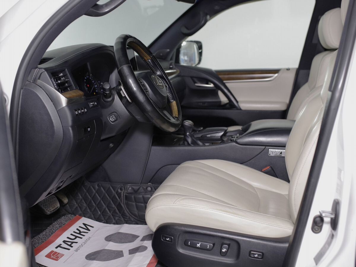 Lexus LX 2016 - фото автомобиля