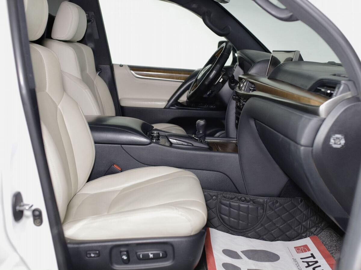 Lexus LX 2016 - фото автомобиля