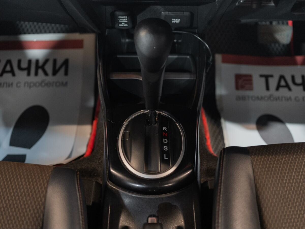 Honda Fit Shuttle 2012 - фото автомобиля