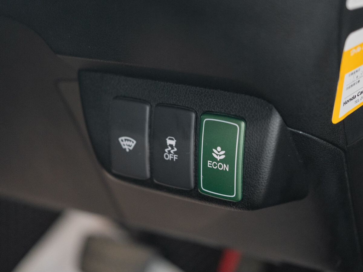 Honda Fit Shuttle 2012 - фото автомобиля