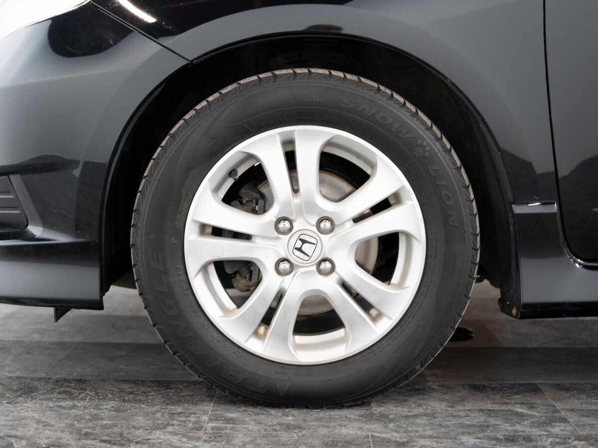 Honda Fit Shuttle 2012 - фото автомобиля