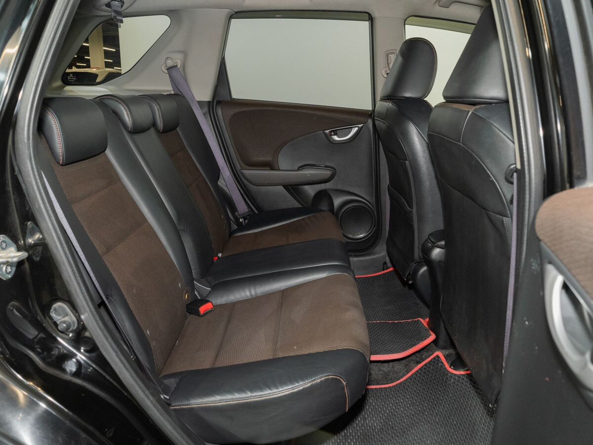 Honda Fit Shuttle 2012 - фото автомобиля