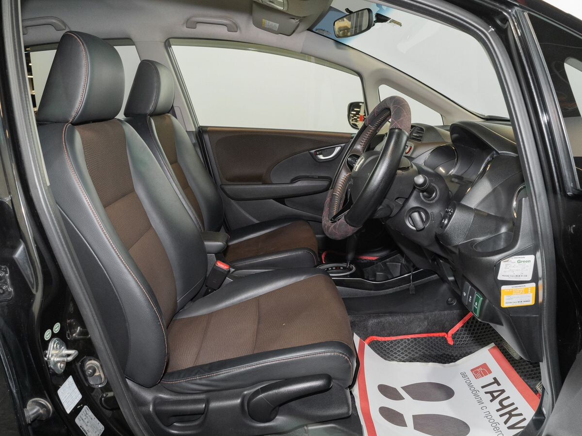 Honda Fit Shuttle 2012 - фото автомобиля