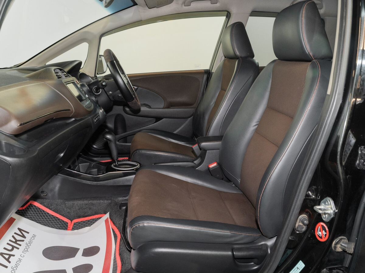 Honda Fit Shuttle 2012 - фото автомобиля