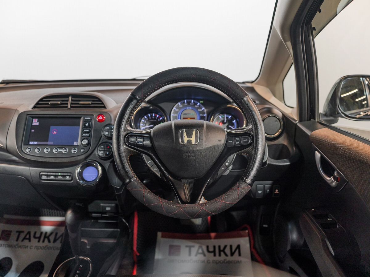 Honda Fit Shuttle 2012 - фото автомобиля