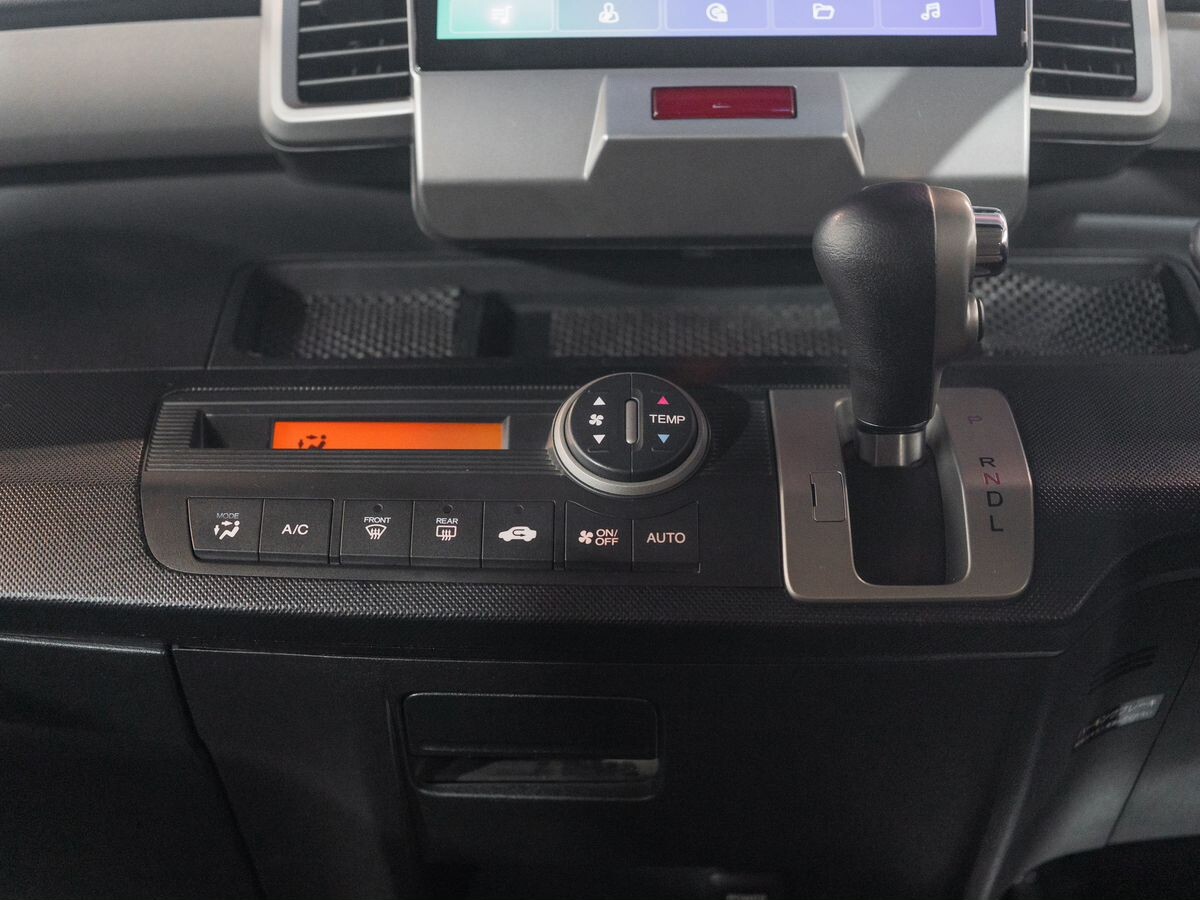 Honda Freed 2012 - фото автомобиля