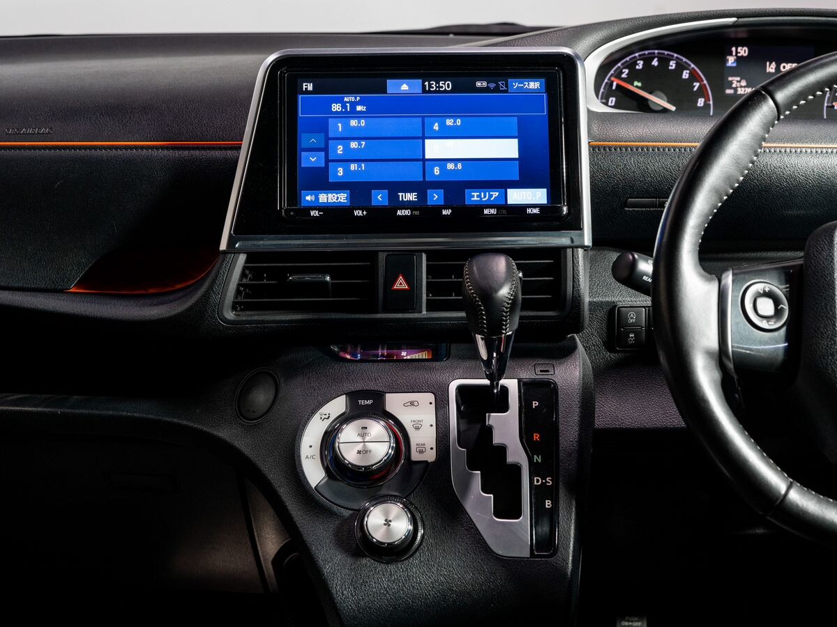 Toyota Sienta 2019 - фото автомобиля