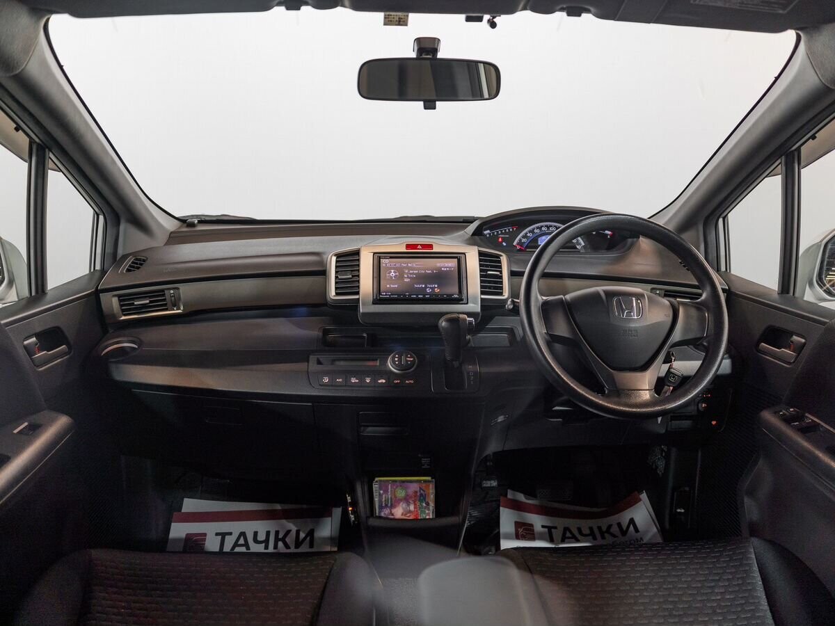 Honda Freed 2011 - фото автомобиля