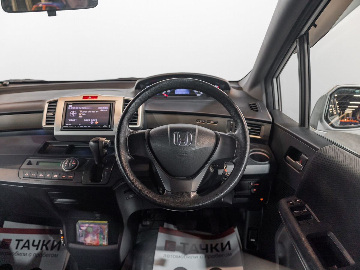 Honda Freed 2011 - фото автомобиля