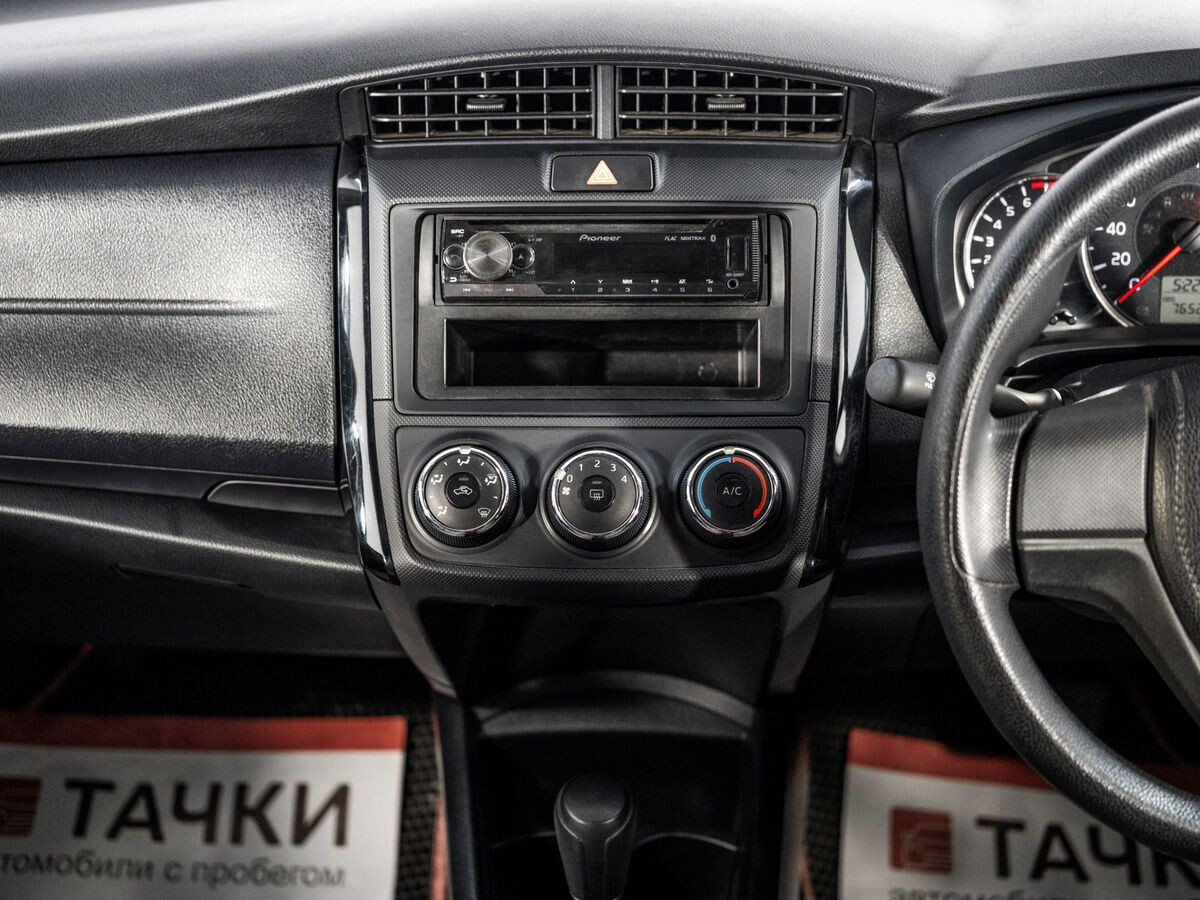 Toyota Corolla 2015 - фото автомобиля