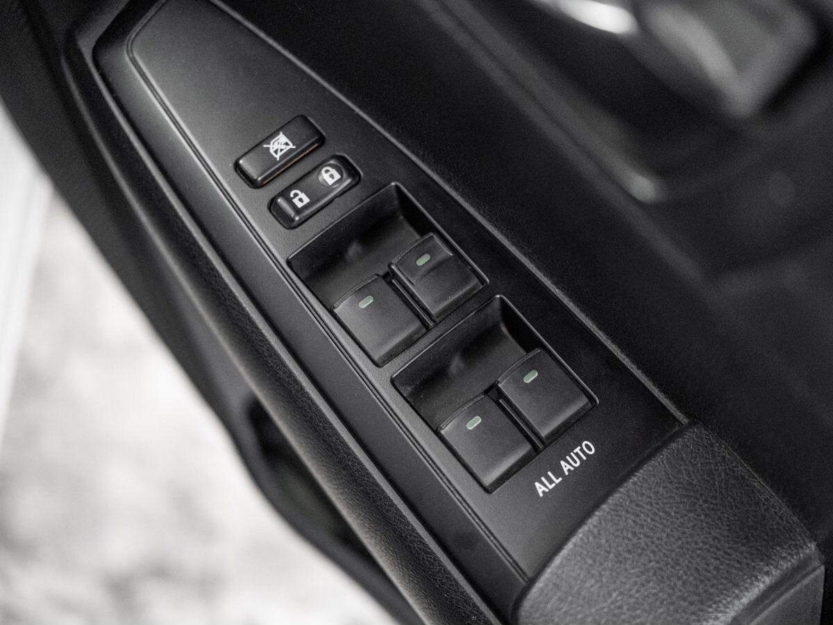 Toyota Corolla 2015 - фото автомобиля