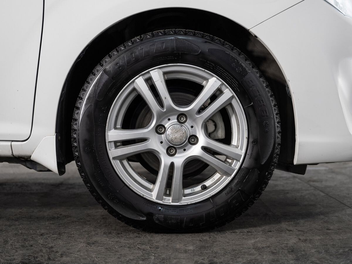 Toyota Corolla 2015 - фото автомобиля