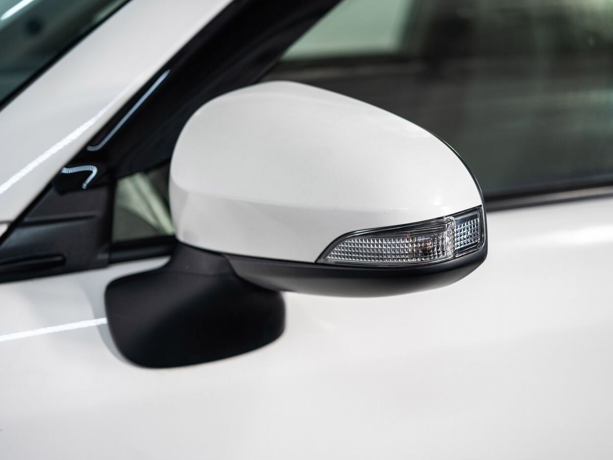 Toyota Corolla 2015 - фото автомобиля