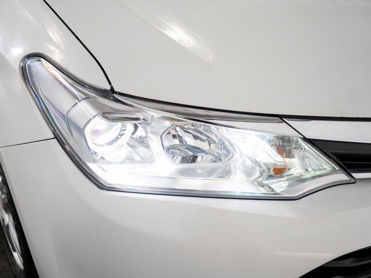 Toyota Corolla 2015 - фото автомобиля