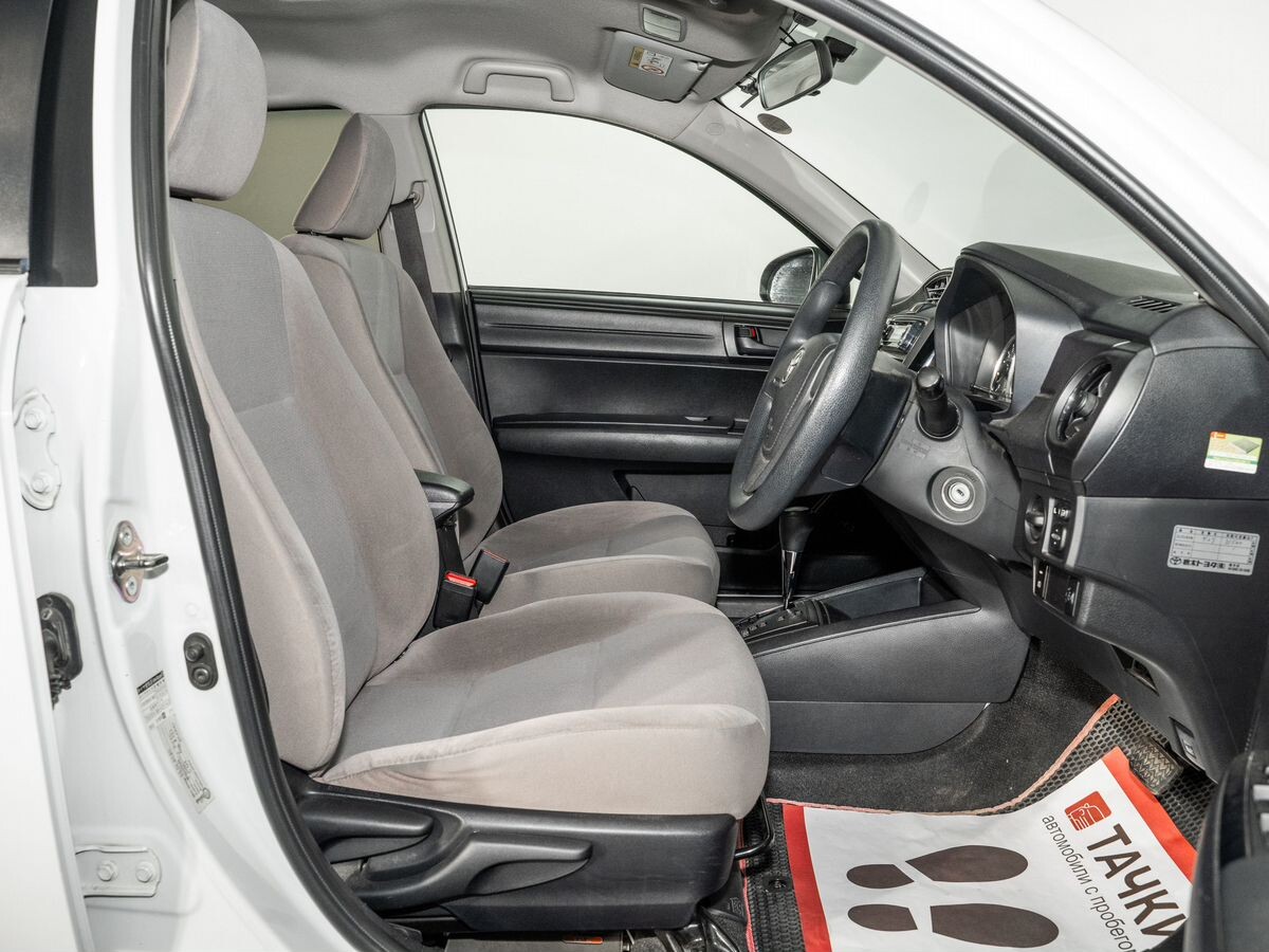 Toyota Corolla 2015 - фото автомобиля