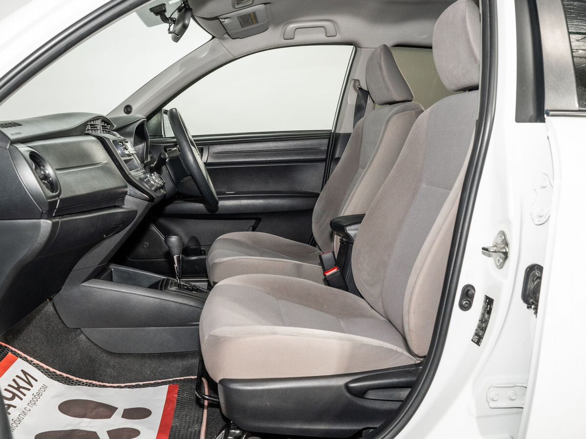 Toyota Corolla 2015 - фото автомобиля