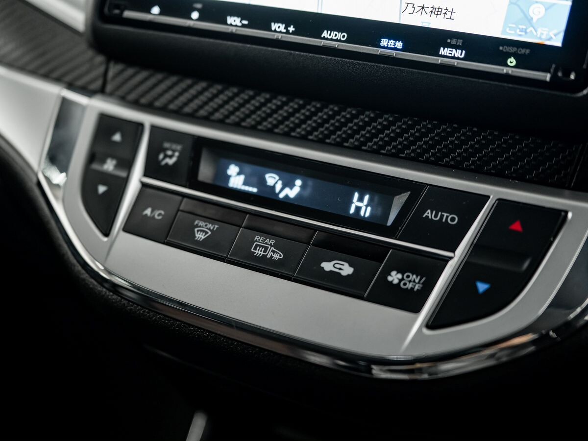 Honda Jade 2018 - фото автомобиля