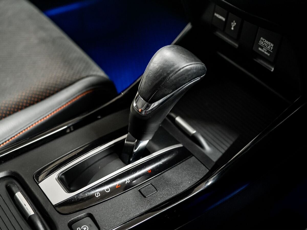 Honda Jade 2018 - фото автомобиля