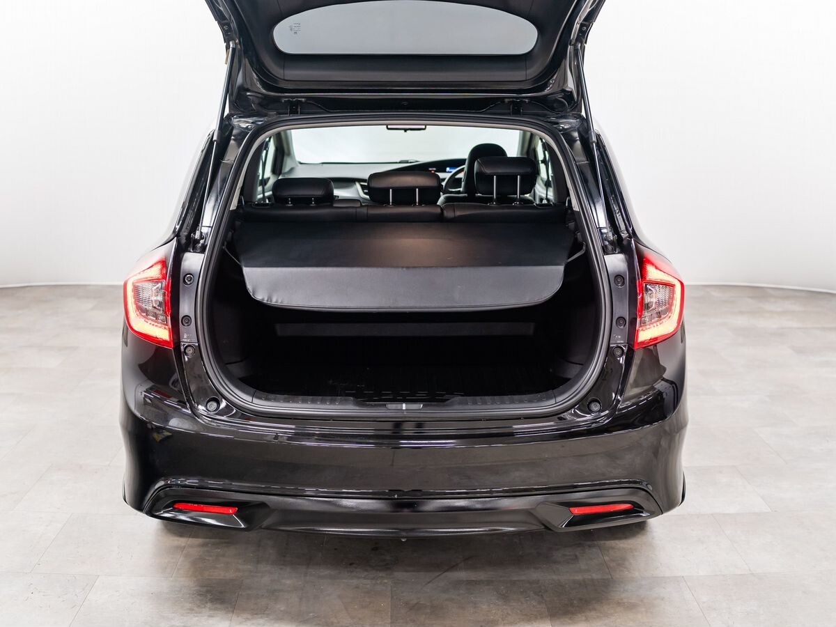 Honda Jade 2018 - фото автомобиля