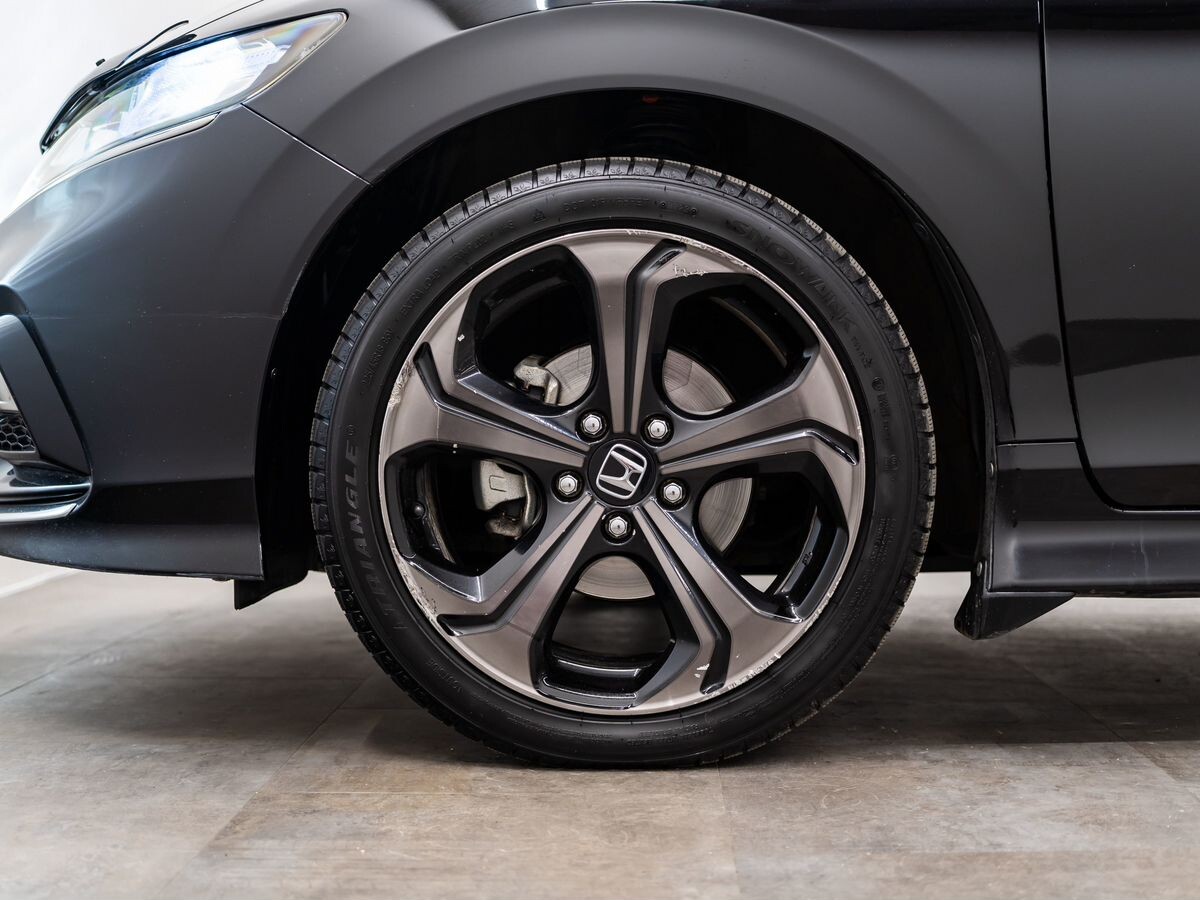 Honda Jade 2018 - фото автомобиля