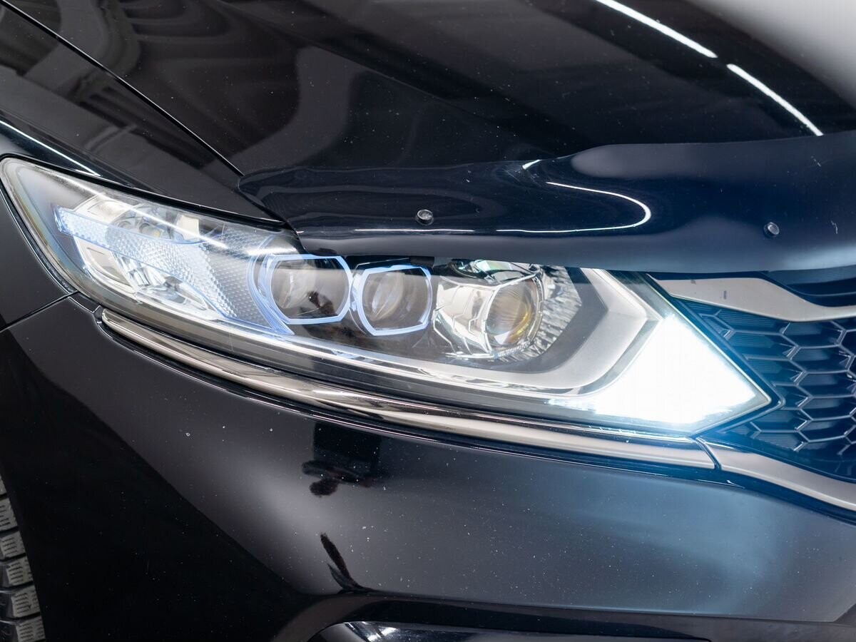 Honda Jade 2018 - фото автомобиля