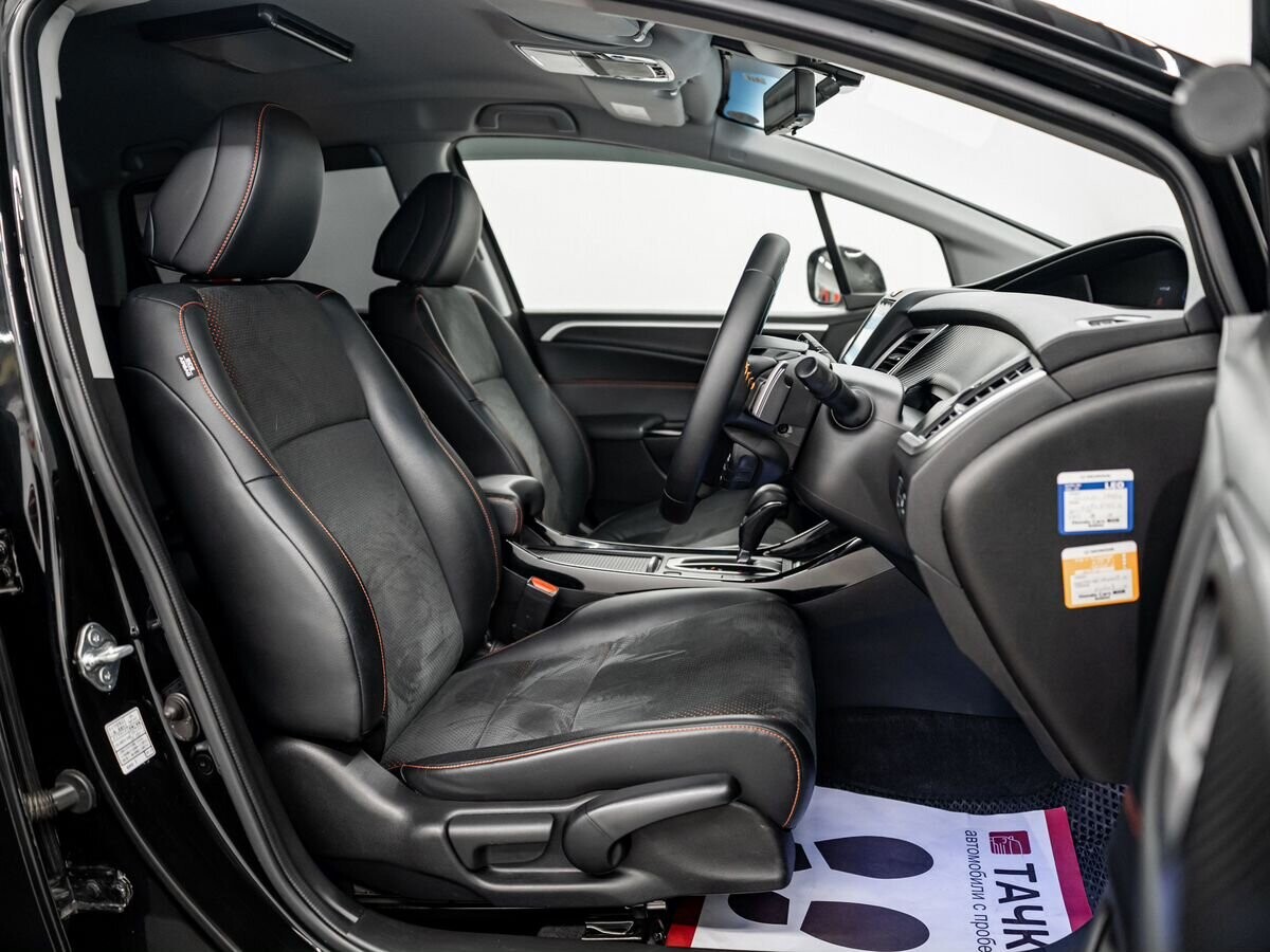 Honda Jade 2018 - фото автомобиля