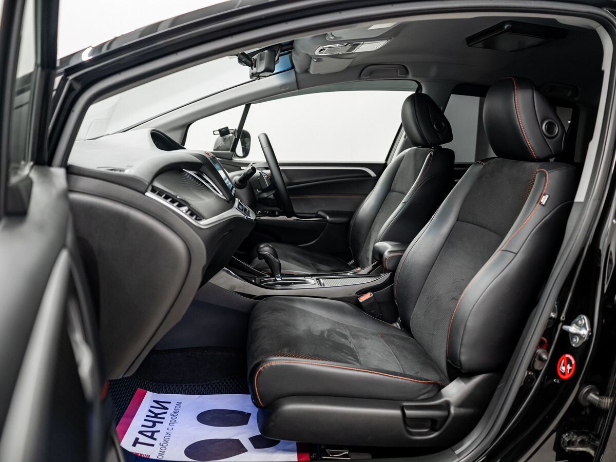 Honda Jade 2018 - фото автомобиля