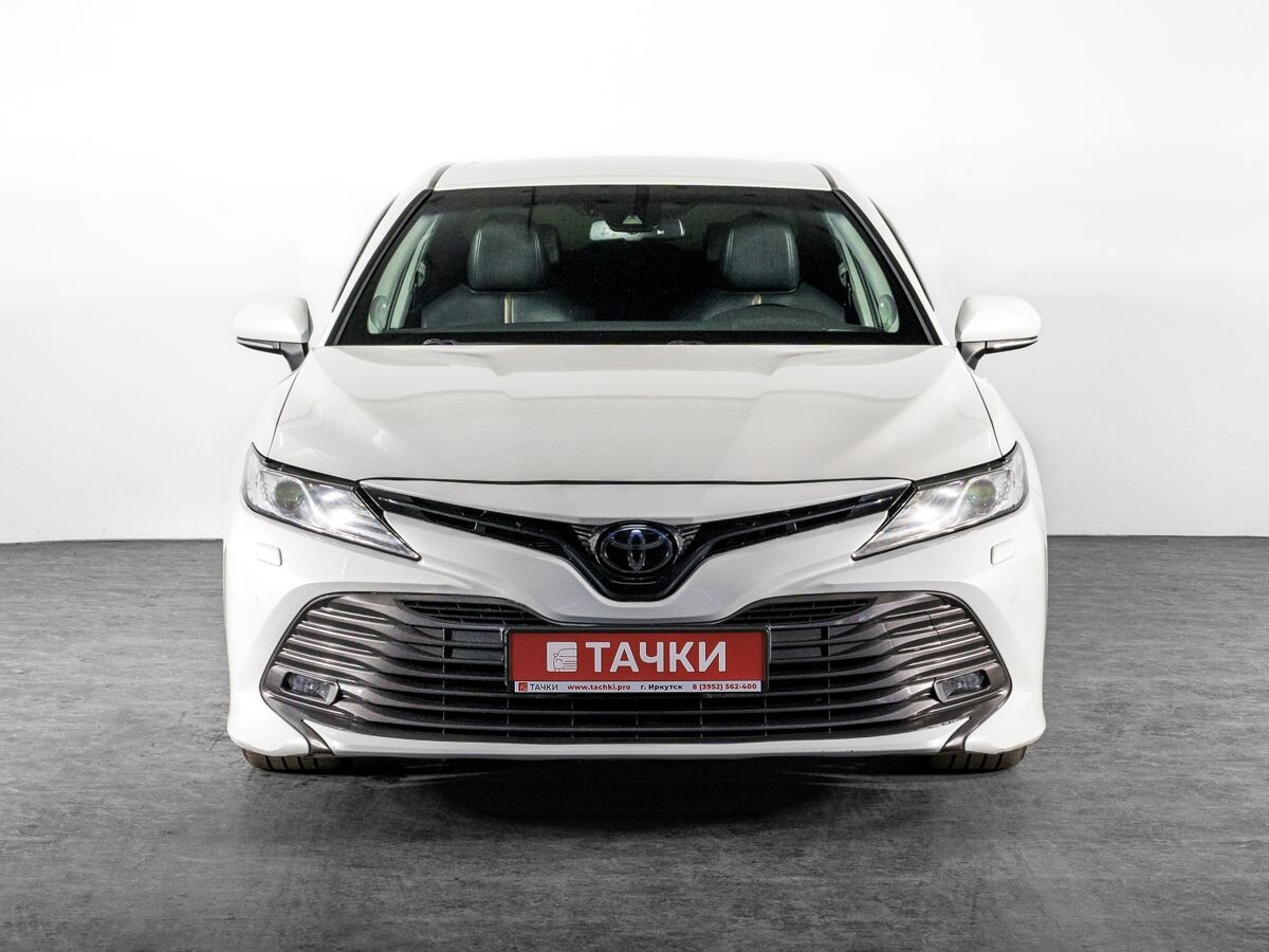 Toyota Camry 2020 - фото автомобиля