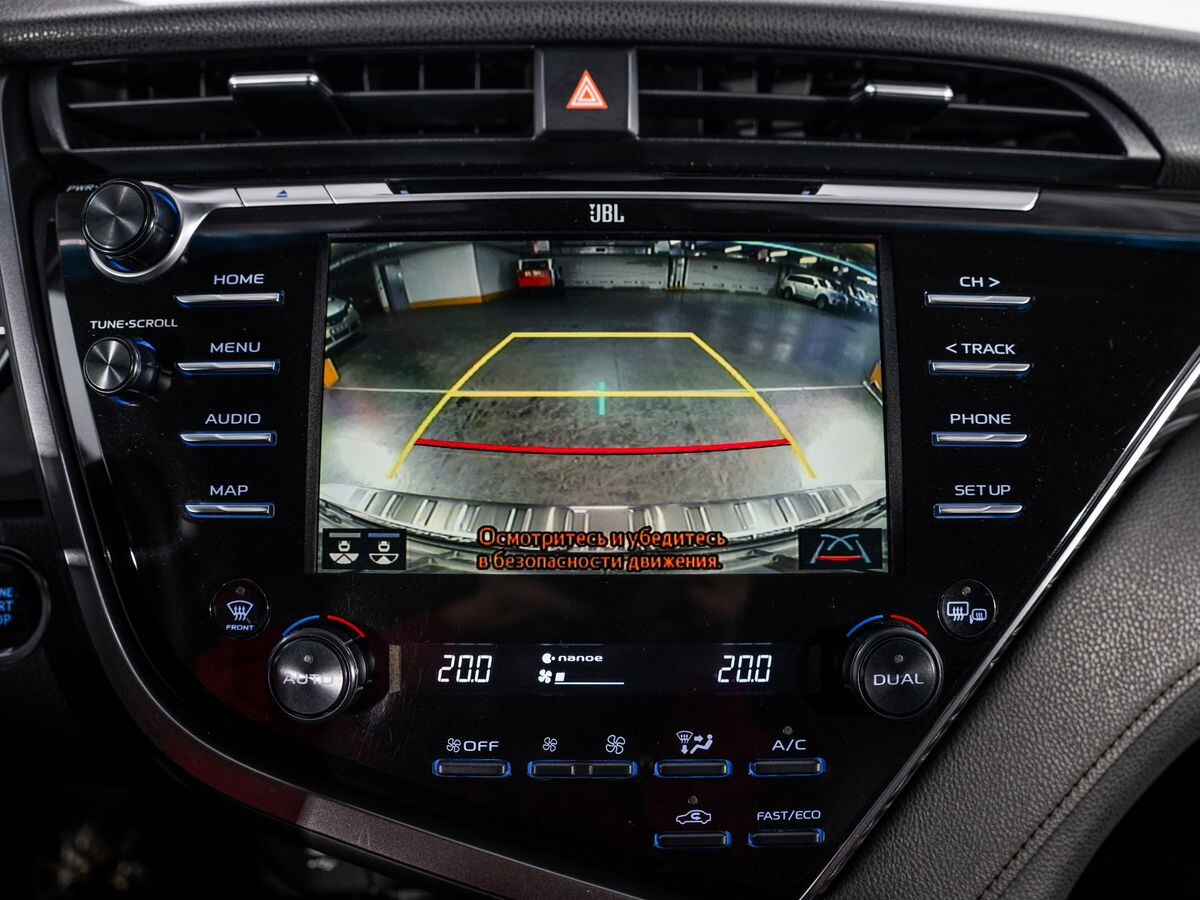 Toyota Camry 2020 - фото автомобиля