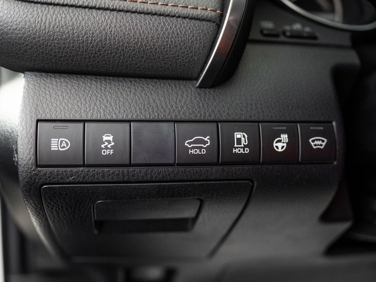 Toyota Camry 2020 - фото автомобиля