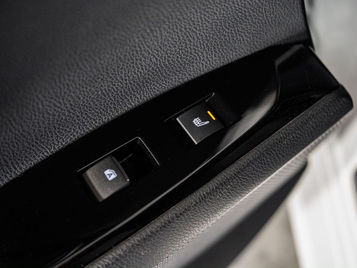 Toyota Camry 2020 - фото автомобиля