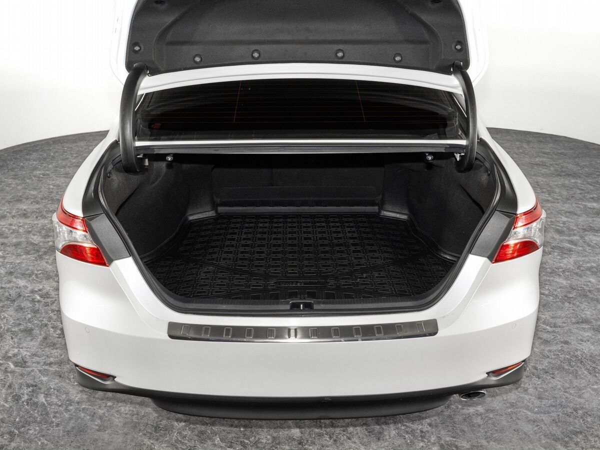 Toyota Camry 2020 - фото автомобиля