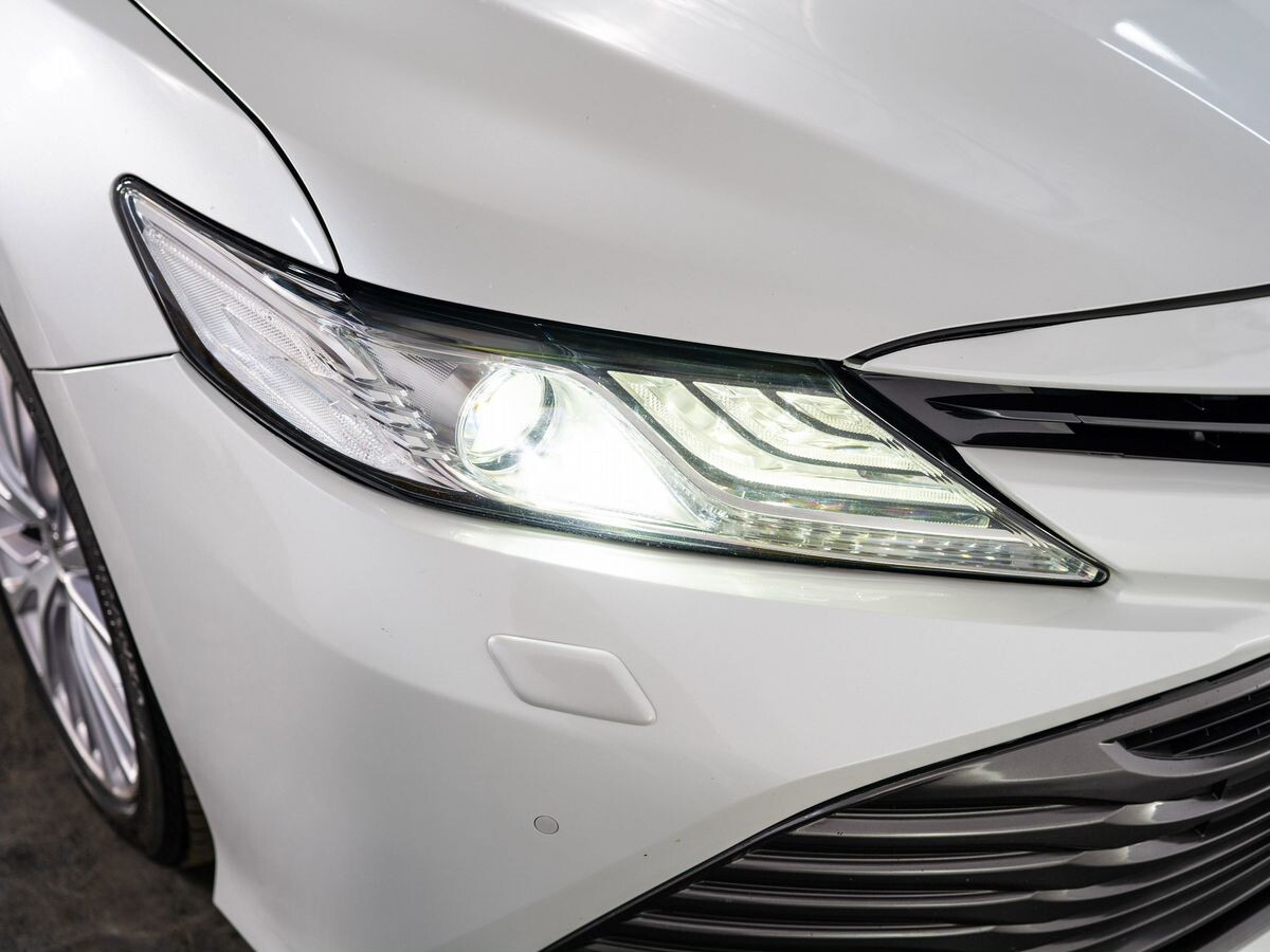 Toyota Camry 2020 - фото автомобиля