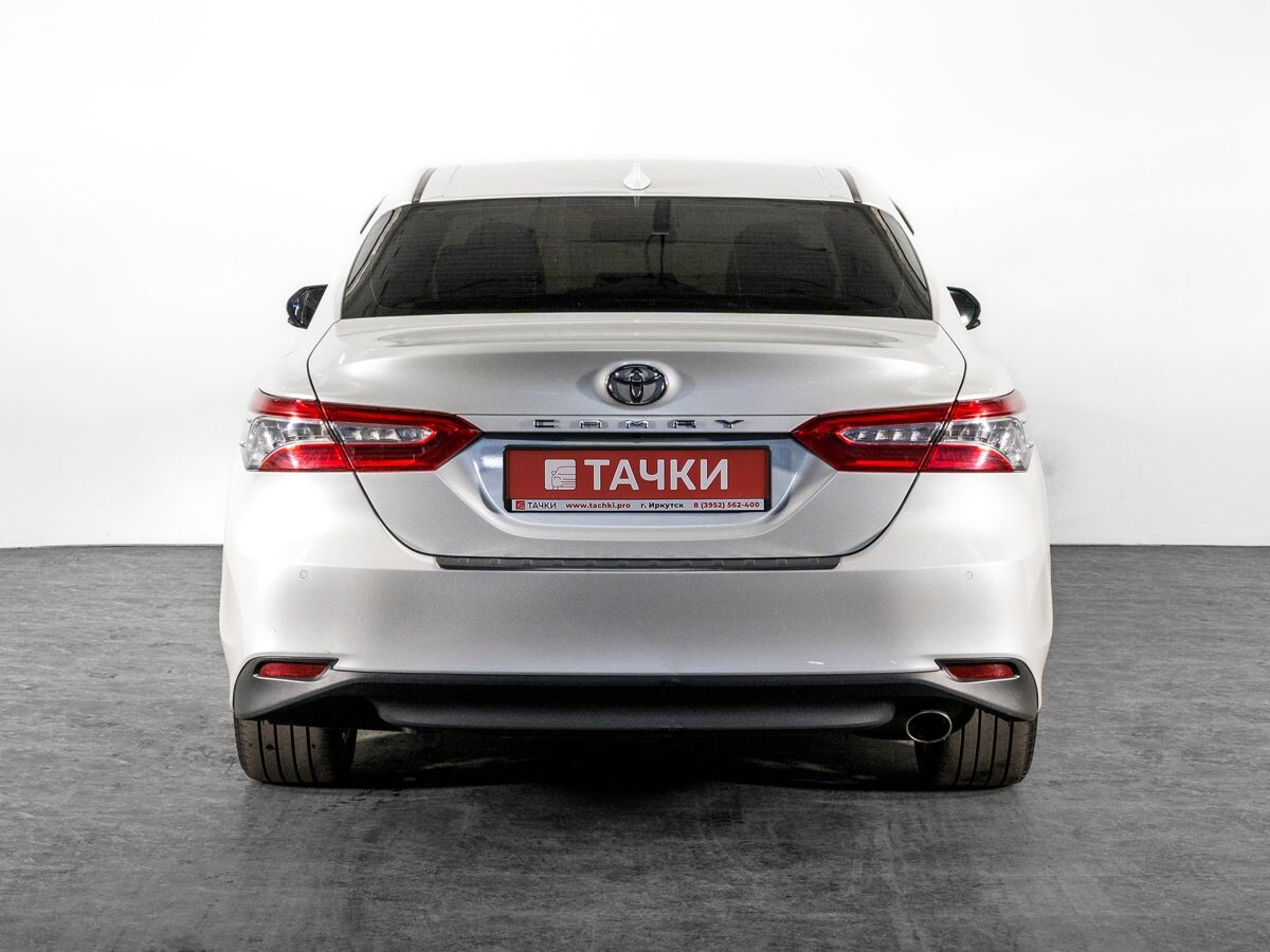 Toyota Camry 2020 - фото автомобиля