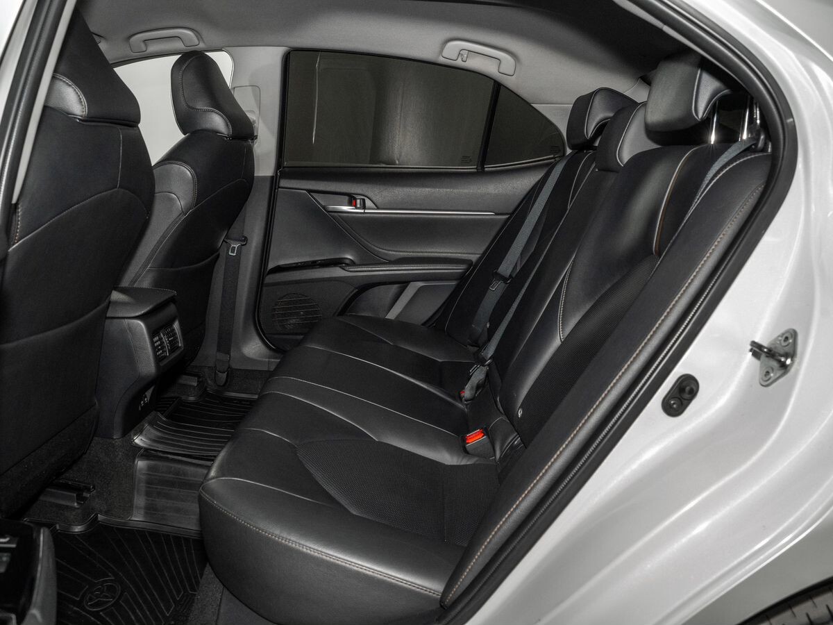 Toyota Camry 2020 - фото автомобиля