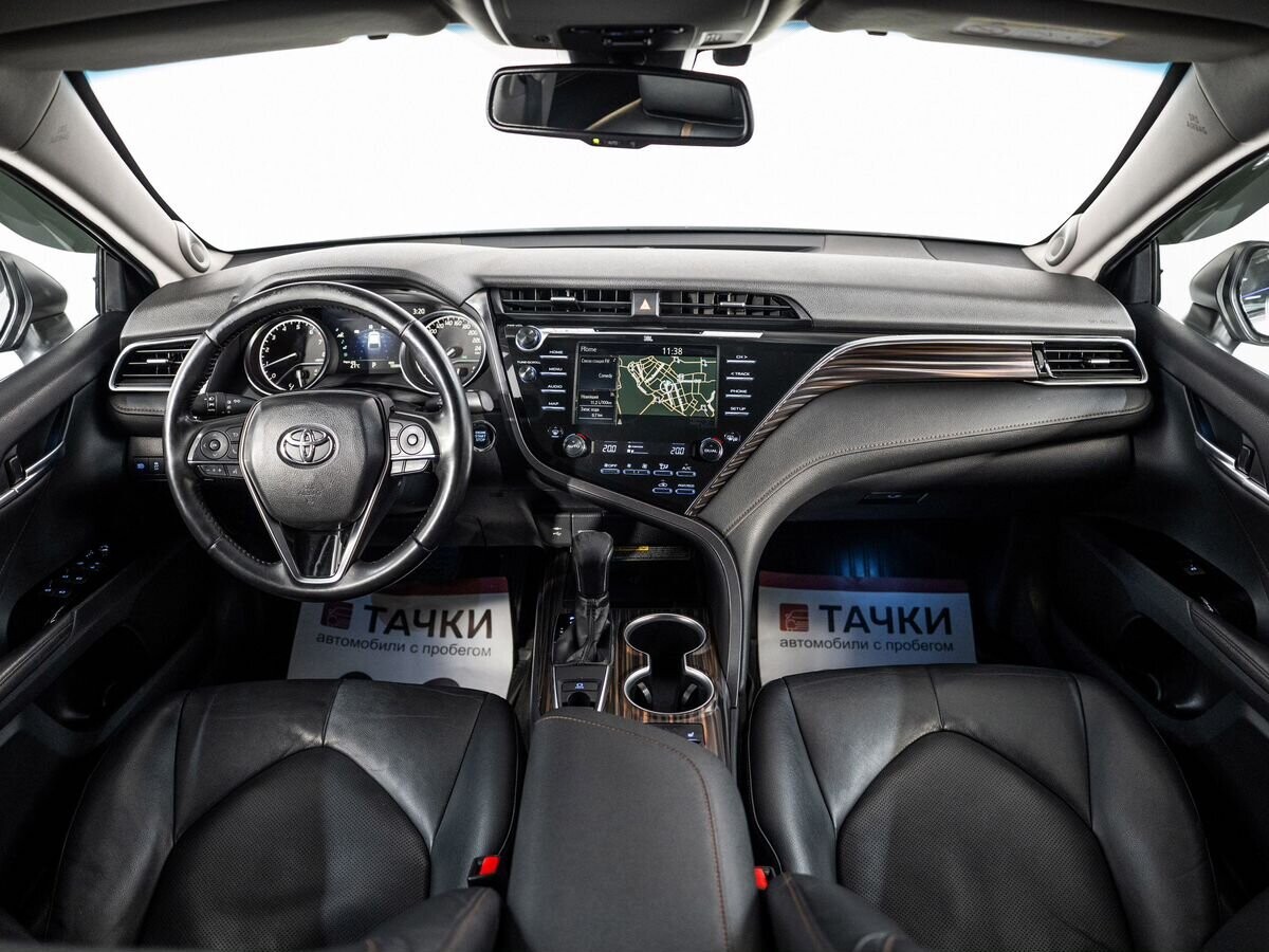 Toyota Camry 2020 - фото автомобиля