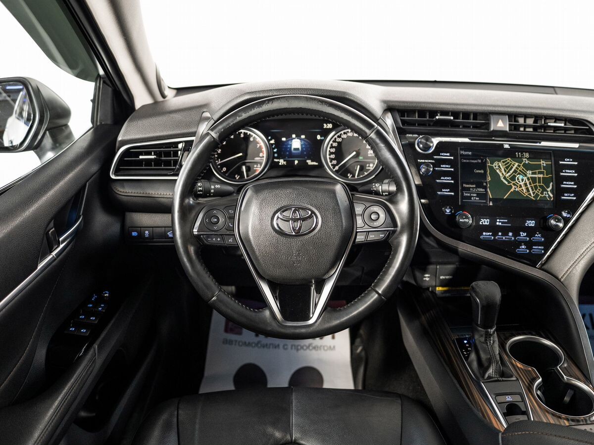 Toyota Camry 2020 - фото автомобиля